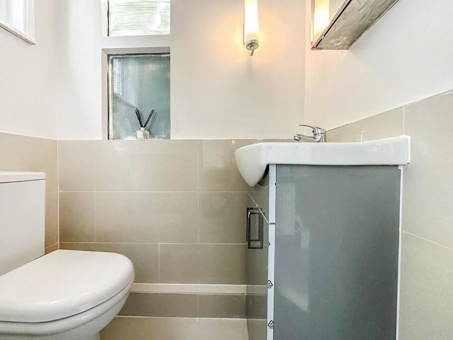 New Cosy Luxury 3 Bedroom House In Battersea Londra Exterior foto
