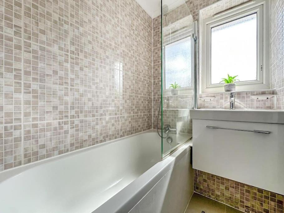 New Cosy Luxury 3 Bedroom House In Battersea Londra Exterior foto